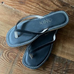 Kino handcrafted Leather Flip Flops Black sz 8